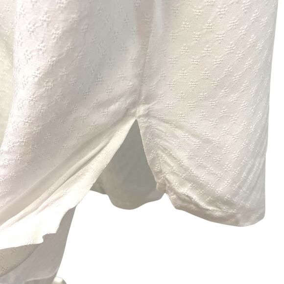 Liz Claiborne White Sleeveless Textured Blouse With Button Detail Size Small NWT - Picture 3 of 7